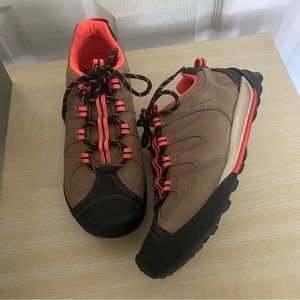 NWT Clarks Outlay Hiking boots